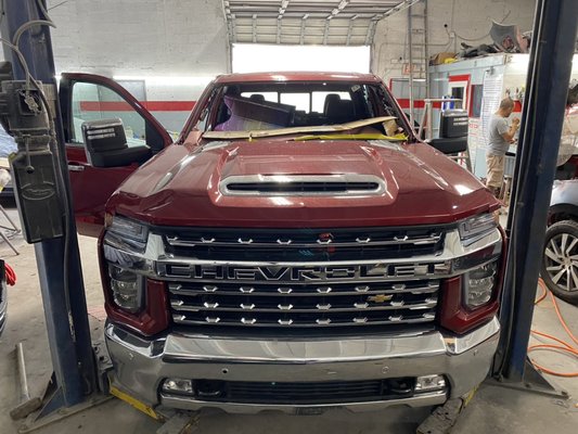2022 Chevrolet - Front ends dents and escraches and ruff replace 2022 Chevrolet - Front ends dents and escraches and ruff replace