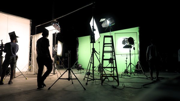On set BTS - Behind the scenes of TV commercial production which crew team and cameraman setting up green On set BTS - Behind the scenes of TV commercial production which crew team and cameraman setting up green