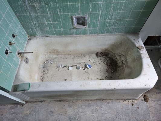 Deep Clean Your Tub - Many times we are able to save our customers money with a simple deep clean of neglected tile or tub surfaces. Here in Orange County, CA, many of us suffer from hard water. Unfortunately, our water has a high concentration of lime and calcium. In other words, it’s the white stuff and water spots left behind on your shower glass when the water evaporates. Over time, these deposits can really become an eyesore. Abrasive cleansers like Ajax and comet will not remove them entirely. This is where Tuff Tubs steps in. Deep Clean Your Tub - Many times we are able to save our customers money with a simple deep clean of neglected tile or tub surfaces. Here in Orange County, CA, many of us suffer from hard water. Unfortunately, our water has a high concentration of lime and calcium. In other words, it’s the white stuff and water spots left behind on your shower glass when the water evaporates. Over time, these deposits can really become an eyesore. Abrasive cleansers like Ajax and comet will not remove them entirely. This is where Tuff Tubs steps in.