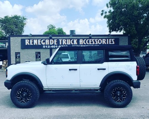 22 Bronco upgrades - we upgraded the stance, wheels, and tires on this new Bronco!