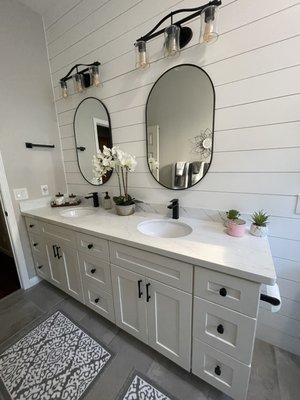 Bathroom renovation 89 - Bathtub renovation with white shaker vanity with quartz countertop with Undermount sink￼