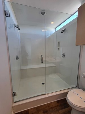 Deep Clean of the Bathroom - We've cleaned the entire home of course but this bathroom is particularly beautiful after our cleaning. Deep Clean of the Bathroom - We've cleaned the entire home of course but this bathroom is particularly beautiful after our cleaning.