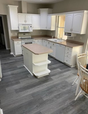 Cabinet Painting - This kitchen transformation involved a complete overhaul of outdated cabinets. I provided expert cabinet painting services to refresh the space, giving it a modern and cohesive look. The new color scheme complements the appliances and fixtures, enhancing the overall aesthetic of the kitchen. Let us help you achieve a similar stunning result in your home.