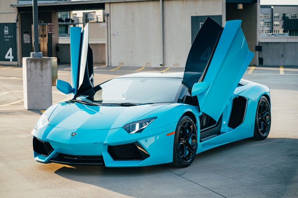 Lamborghini Photoshoot - A photoshoot of a beautiful Miami blue Lamborghini i did on a rooftop. 🅿️