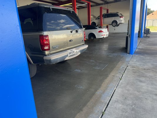 BMW 650i 2009 - Inspection 360 degrees engine leaking, convertible issue & brake Job BMW 650i 2009 - Inspection 360 degrees engine leaking, convertible issue & brake Job