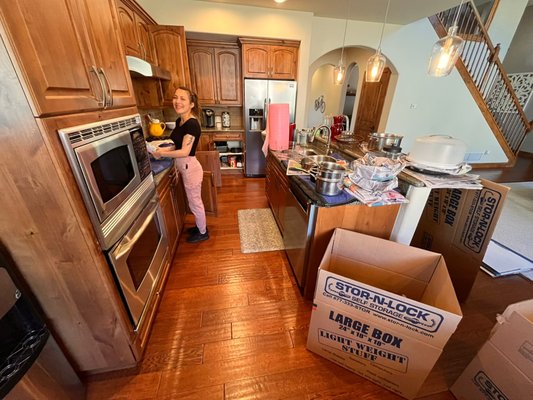 Packing & Preparing - Mover'z Moving & Home Services LLC, is a locally owned company In the Vail Valley that provide high quality moving services. Our insured and certified team will take care of all the details so you can have a stress-free move, while being sure your belongings are in safe caring hands!