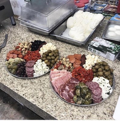 Custom catering services - Novellis is the premiere caterer on Staten Island . Give us a try  for all of your catering needs.
