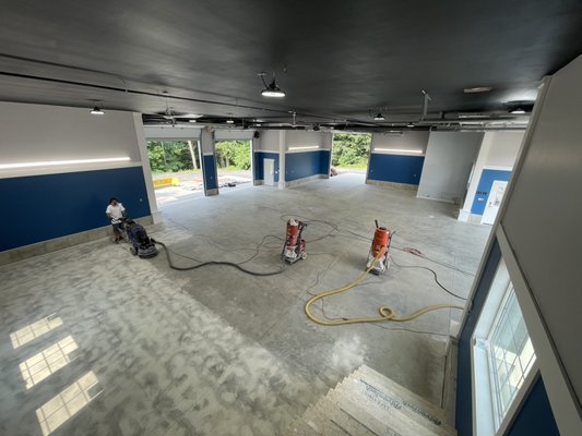 3,700 sqft garage completed in 2 days! A lot of work and sweat to get this project completed. It was worth it in the end! - Newly built garage with Orbit flakes