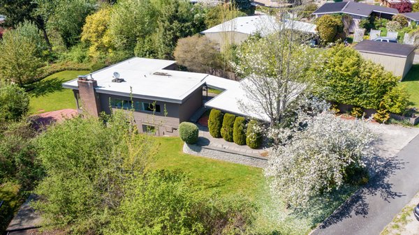 Bellevue Rambler w/basement - This beautiful Bellevue home was sold in a few days over list price with multiple offers. Bellevue Rambler w/basement - This beautiful Bellevue home was sold in a few days over list price with multiple offers.