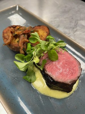 Tasting Menu - 4 course tasting menu
Appetizer, Salad, Entree, and Dessert
Fresh ingredients,prepared in-home the day of the dinner
$150 - $175 per person