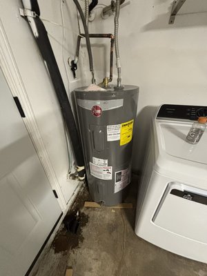 Water heater not getting hot anymore - This water heater was on its last leg. So we replaced it with a new one. Water heater not getting hot anymore - This water heater was on its last leg. So we replaced it with a new one.