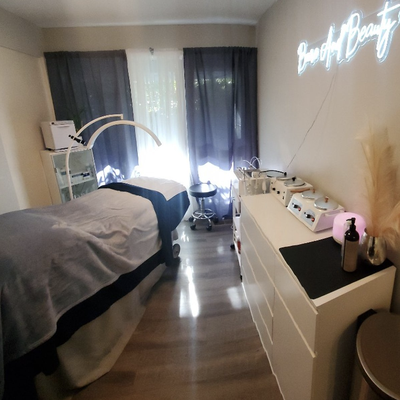 Brazilian Waxing - Licensed Esthetician that provides the highest quality brow waxes and women's brazilian waxing. I strive to provide beauty services to enhance your natural beauty. Book with me now! Brazilian Waxing - Licensed Esthetician that provides the highest quality brow waxes and women's brazilian waxing. I strive to provide beauty services to enhance your natural beauty. Book with me now!