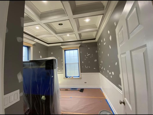 2024 proyect , wall , trim wood , ceiling paint - In this project we completely painted this room, using oil paint on wood and water on the walls. 2024 proyect , wall , trim wood , ceiling paint - In this project we completely painted this room, using oil paint on wood and water on the walls.