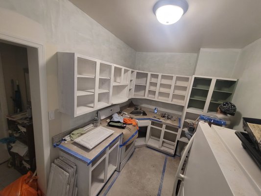 👨‍🎨🎨🔅🌟💥painting cabinets 🎨🌟💥✨ - Aesthetic enhancement and customization.
Cost-effective compared to replacing cabinets.
Versatility in color options and finishes.
Conceals imperfections and makes cabinets look new.
Provides long-lasting protection against damage.
Increases property value.
Refreshes existing cabinets without full replacement.
Easy maintenance and cleaning.
Eco-friendly by repurposing existing materials.
By considering these benefits, you can make an informed decision about whether painting your kitchen cabinets is the right choice for you.