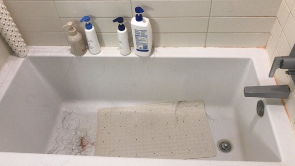 Bathtub Cleaning - We present our bathtub cleaning services, a before and after Bathtub Cleaning - We present our bathtub cleaning services, a before and after
