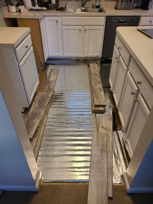 kitchen remodeling - this flooring remodeling was done on old kitchen the customer was very satisfied with the way looks now
