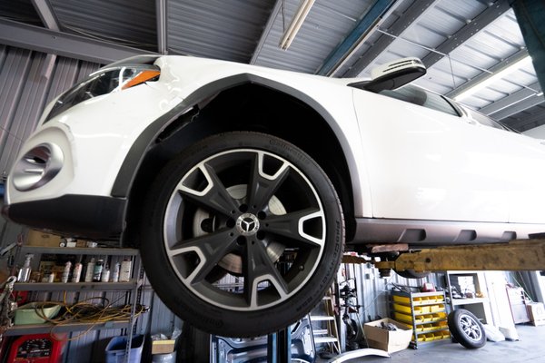 Repair Program - Modern Auto Center is affiliated with several well-known insurance companies. Together, we have created a guaranteed repair program. Language barriers are not a problem at Modern Auto Center. We have interpreters available to assist our customers during any time of the day. We speak English, Spanish, Chinese and Korean.