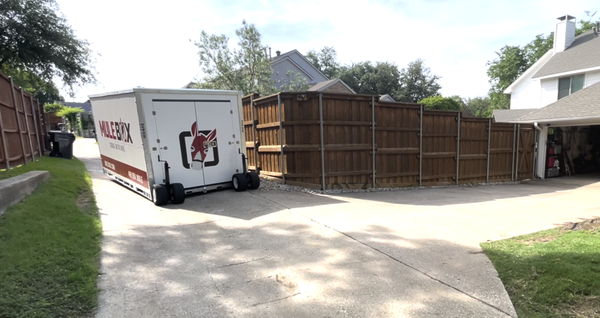 Tight Alley Delivery. We Can Do It! - This customer had a very tight alleyway...not a problem for Mule Box. Our MuleBot delivery system can deliver boxes in the tightest of spaces! No competitor can beat our delivery method, our customer service or our prices. Tight Alley Delivery. We Can Do It! - This customer had a very tight alleyway...not a problem for Mule Box. Our MuleBot delivery system can deliver boxes in the tightest of spaces! No competitor can beat our delivery method, our customer service or our prices.