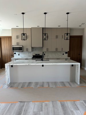 Neutral Kitchen Aesthetic - Discover why so many homeowners are choosing the Neutral Kitchen aesthetic. Our beautiful, modern greige cabinetry and neutral-colored laminate flooring are perfectly paired with Le Blanc Quartzite from National Stone. This homeowner spared no expense, even opting for a full backsplash to complete the look. Love this style? Contact us today to get started! Neutral Kitchen Aesthetic - Discover why so many homeowners are choosing the Neutral Kitchen aesthetic. Our beautiful, modern greige cabinetry and neutral-colored laminate flooring are perfectly paired with Le Blanc Quartzite from National Stone. This homeowner spared no expense, even opting for a full backsplash to complete the look. Love this style? Contact us today to get started!