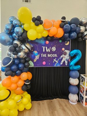 Two The Moon Balloon Décor - Blast off with Twilsonevents’ Two the Moon Birthday Package!
Perfect for little astronauts and cosmic dreamers, this package includes eye-catching balloon bouquets and a beautiful themed balloon backdrop that brings the galaxy right to your celebration. Let us create a stellar setup that’s out of this world! Two The Moon Balloon Décor - Blast off with Twilsonevents’ Two the Moon Birthday Package!
Perfect for little astronauts and cosmic dreamers, this package includes eye-catching balloon bouquets and a beautiful themed balloon backdrop that brings the galaxy right to your celebration. Let us create a stellar setup that’s out of this world!