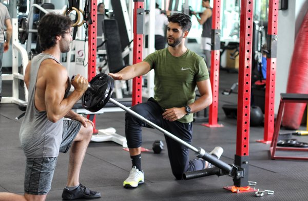From 0 to 100 - I work with people of all ages and levels. My idea of transforming the body goes beyond of just looking lean or having a six pack. I want you to have your best shape, feeling healthy and being happy with who you are.
That process requires some little tweaks here and there and I will teach you how to do it.