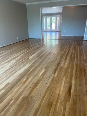 Burbank Refinish + Installation - The house originally had a combination of carpet and existing hardwood floors. To achieve a seamless and harmonious look, we took out the carpet, laid down unfinished solid wood, and then meticulously refinished the existing hardwood flooring. This meticulous process resulted in beautifully matching floors that now flow consistently throughout the entire residence. 👏👏
#flooring #flooringinstallation #bandbflooring #losangeles #homeremodeling Burbank Refinish + Installation - The house originally had a combination of carpet and existing hardwood floors. To achieve a seamless and harmonious look, we took out the carpet, laid down unfinished solid wood, and then meticulously refinished the existing hardwood flooring. This meticulous process resulted in beautifully matching floors that now flow consistently throughout the entire residence. 👏👏
#flooring #flooringinstallation #bandbflooring #losangeles #homeremodeling