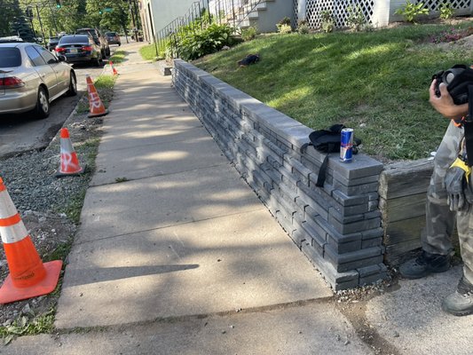 Beautiful Retaining Wall 2022 - We removed a old concrete retaining wall and constructed this functional retaining wall with hand picked pavers Beautiful Retaining Wall 2022 - We removed a old concrete retaining wall and constructed this functional retaining wall with hand picked pavers
