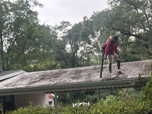 Roof cleaning - This roof was clean after 6yrs of build up with natural minerals Roof cleaning - This roof was clean after 6yrs of build up with natural minerals