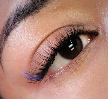 Eyelash Coloring Services - Fool people into thinking these are real and fool them again when they see the hint of color. It never fails to surprise!
This is a Natural Classic Cat Eye with a touch of blue on the ends ✨️