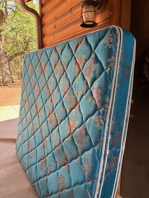 Mattress Removal - Mattress removal, along with box springs and bed frame disposal, is one of our most popular services. Whether you are replacing your current mattress, moving into a furnished house that you want cleaned out, or are simply getting rid of dilapidated or broken beds, we make it fast and easy. Give us a call to schedule your mattress and bed removal today! Mattress Removal - Mattress removal, along with box springs and bed frame disposal, is one of our most popular services. Whether you are replacing your current mattress, moving into a furnished house that you want cleaned out, or are simply getting rid of dilapidated or broken beds, we make it fast and easy. Give us a call to schedule your mattress and bed removal today!