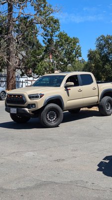 Clearance work for 3rd Gen Toyota Tacoma - This customer wanted clearance to run 33 inch tires. We did a body mount chop, pinch weld service and viper cut to take care of all the rubbing issues he had. Clearance work for 3rd Gen Toyota Tacoma - This customer wanted clearance to run 33 inch tires. We did a body mount chop, pinch weld service and viper cut to take care of all the rubbing issues he had.
