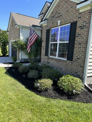 Black mulch install - This mulch install transformed our clients home. We installed weed barrier, dig-in landscape edging and premium black mulch.