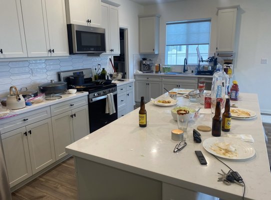 Before & After - This kitchen was cleaned in the Temecula area. Took about an hour. It included sink cleaning, dish cleaning plus drying, stove cleaning and floor cleaning. Before & After - This kitchen was cleaned in the Temecula area. Took about an hour. It included sink cleaning, dish cleaning plus drying, stove cleaning and floor cleaning.