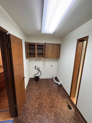 Bathroom remodeling and laundry room - A job that took us about five weeks to complete, but in the end, everything went according to plan, and the homeowner was happy with the result. Bathroom remodeling and laundry room - A job that took us about five weeks to complete, but in the end, everything went according to plan, and the homeowner was happy with the result.