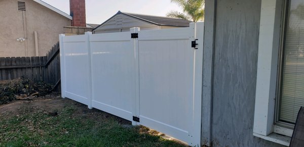 Vinyl Fences in Pomona - Vinyl fences are constructed using plastic-based material made from polyvinyl chloride (PVC). Vinyl fences require less maintenance than wood fences, as they won't warp, rot, or blister. They also will not attract insect damage as traditional wood fences do.It’s possible for algae, mold, or mildew to grow on a vinyl fence if the fence sits near a sprinkler line or other water source that keeps the area consistently damp. However, in those instances (or when your fence gets dirty), cleaning is easy. Vinyl is nonporous, which means when your fence gets dirty you can just spray it with a garden hose to clean it. Vinyl Fences in Pomona - Vinyl fences are constructed using plastic-based material made from polyvinyl chloride (PVC). Vinyl fences require less maintenance than wood fences, as they won't warp, rot, or blister. They also will not attract insect damage as traditional wood fences do.It’s possible for algae, mold, or mildew to grow on a vinyl fence if the fence sits near a sprinkler line or other water source that keeps the area consistently damp. However, in those instances (or when your fence gets dirty), cleaning is easy. Vinyl is nonporous, which means when your fence gets dirty you can just spray it with a garden hose to clean it.