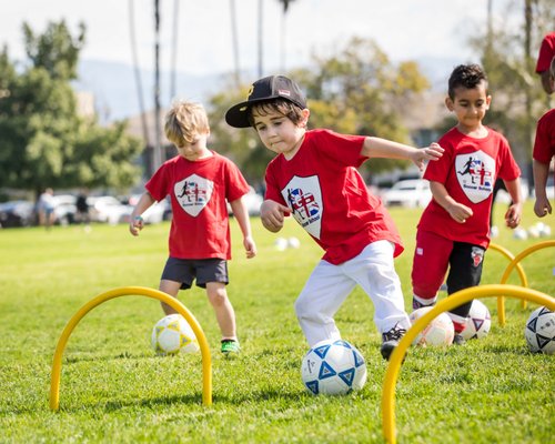 Open Classes (ages 2-10) - Our Open Classes helps children to improve their basic soccer skills through our fun curriculum of soccer games and activities. Every class is varied and aims to improve your child’s confidence, self-esteem and overall soccer knowledge. Open Classes (ages 2-10) - Our Open Classes helps children to improve their basic soccer skills through our fun curriculum of soccer games and activities. Every class is varied and aims to improve your child’s confidence, self-esteem and overall soccer knowledge.