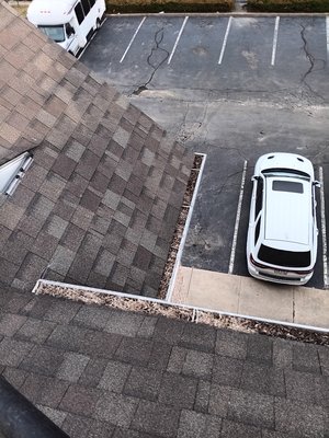 3 story gutter job - This was a three story apartment complex that I took great pride in to getting his gutters back flowing properly. 3 story gutter job - This was a three story apartment complex that I took great pride in to getting his gutters back flowing properly.