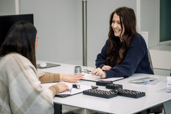 Bespoke Design Process - Every Ada Diamonds engagement ring is as unique as the person who wears it. Our lab diamond experts help you bring your vision to life with curated lab diamonds of unsurpassed quality.  Explore our exclusive bespoke design experience.