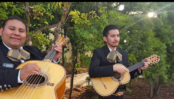 Mariachi Mexico de Sylmar - Somos Cantantes y Músicos Profesionales
Mariachi Mex lleva más de 15 años amenizando todo tipo de acontecimientos, con amplia trayectoria en todo tipo de escenarios, garantizamos puntualidad y calidad en todos sus eventos, manejamos los mejores paquetes según tus necesidades.