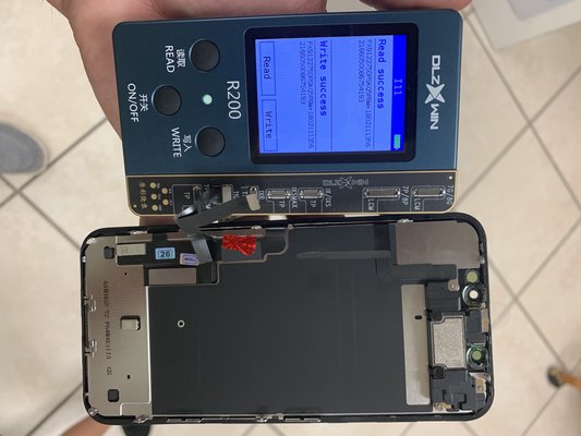 Programming an iPhone screen. - We program screens for True Tone upon costumer request.
