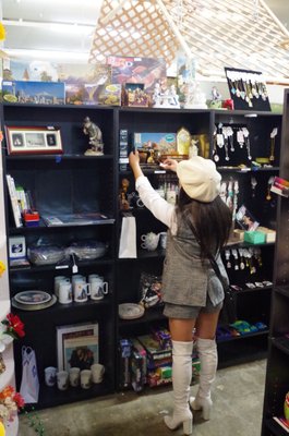 YBYME's local marketplace, Merchant Square in Chandler! https://merchantsquareantiques.com/ 1509 N Arizona Ave, Chandler, AZ 85225 - Booth 1
@ Merchant Square, Chandler!
board games
figurines
plates
puzzles
and more!
directions: All the way in the back, towards the left/middle. YBYME's local marketplace, Merchant Square in Chandler! https://merchantsquareantiques.com/ 1509 N Arizona Ave, Chandler, AZ 85225 - Booth 1
@ Merchant Square, Chandler!
board games
figurines
plates
puzzles
and more!
directions: All the way in the back, towards the left/middle.