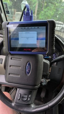 it's time to get a new key for Ford - Original key was worn out and looked pretty bad.
We cut and programmed a brand-new key with no issues and handed it off to the customer.