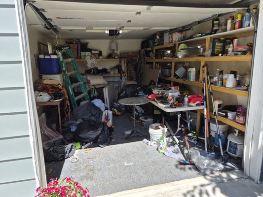 Garage cleanout junk removal - This customer wanted to use his garage, but years of junk piled up. He called me to remove to junk all within 20 minutes.