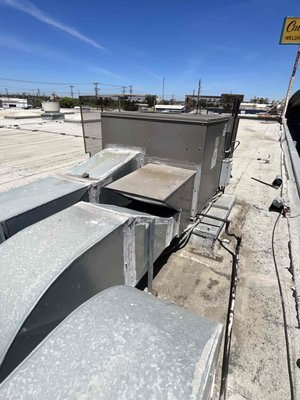 Commercial Replacement - This is a replacement of a 20 year old unit for a Commercial Property. We went in a installed a 5 ton Ruud 3 phase. This took our team 2 full day to complete. Commercial Replacement - This is a replacement of a 20 year old unit for a Commercial Property. We went in a installed a 5 ton Ruud 3 phase. This took our team 2 full day to complete.