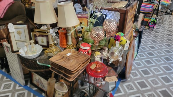 Jill's Home Decor and more - Jill has quite the eye for home decor and always has the nicest quality you can find. Lots of variety to choose from in her booth. Jill's Home Decor and more - Jill has quite the eye for home decor and always has the nicest quality you can find. Lots of variety to choose from in her booth.