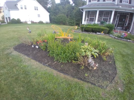 Mulch Job - Some examples of our mulch work Mulch Job - Some examples of our mulch work