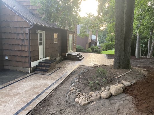 Custom pavers - 1000 square foot paver install with custom steps