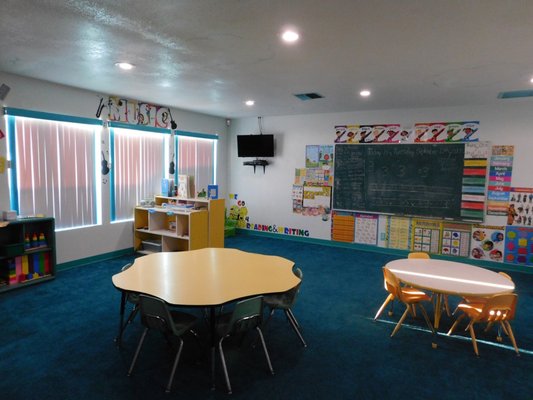 Preschool 4 - 4 year old - What do Kids Learn in Preschool?
A good quality preschool will give your children a well-rounded education through a balance of free play and well-planned, adult-guided play. Preschoolers learn best through play, when using their whole body and engaging the senses.