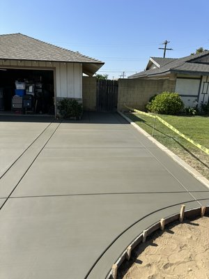 Concrete driveway - These are projects that we did for new driveways for damaged existing driveways. We use the best quality materials on the market and the best craftsmanship in the business. Concrete driveway - These are projects that we did for new driveways for damaged existing driveways. We use the best quality materials on the market and the best craftsmanship in the business.