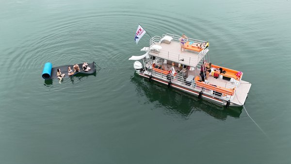30ft SolidCraft Party Barge with Dueling Slides! - Our SolidCraft party Barge on Lake Travis! With dueling slides and a $15k soundsystem this boat is ready for your next party!